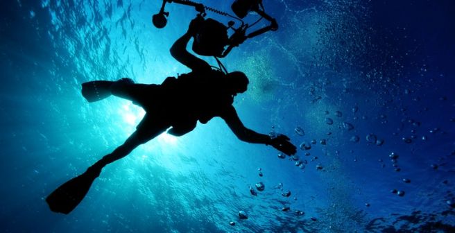 Diver-operated underwater microscope to study processes in natural settings