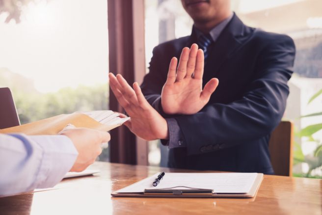  Peer reviewer refuses to review after author declines data sharing request