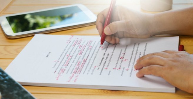 Quick tips on using commas, brackets, and dashes in a research paper