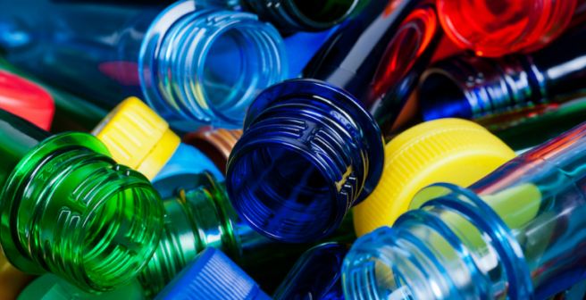 Researchers create renewable plastic from carbon dioxide and biomass