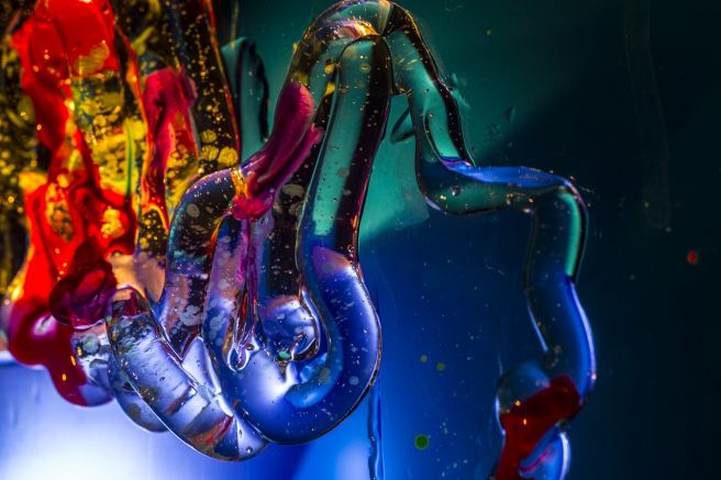 New model explains unique transport dynamics of complex fluids
