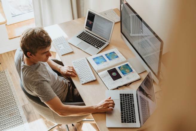  Evolving journal guidelines for use of AI