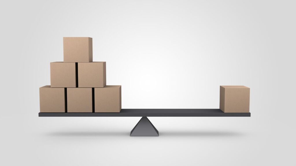 Comparison of structured vs unstructured abstracts shown through blocks on a balancing scale.