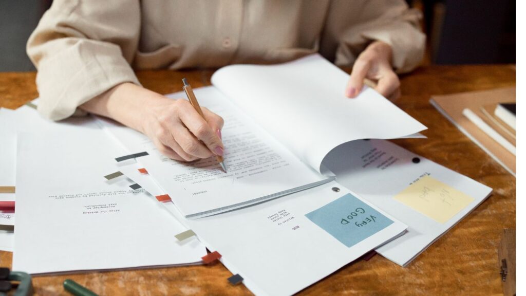 Structure a strong research paper